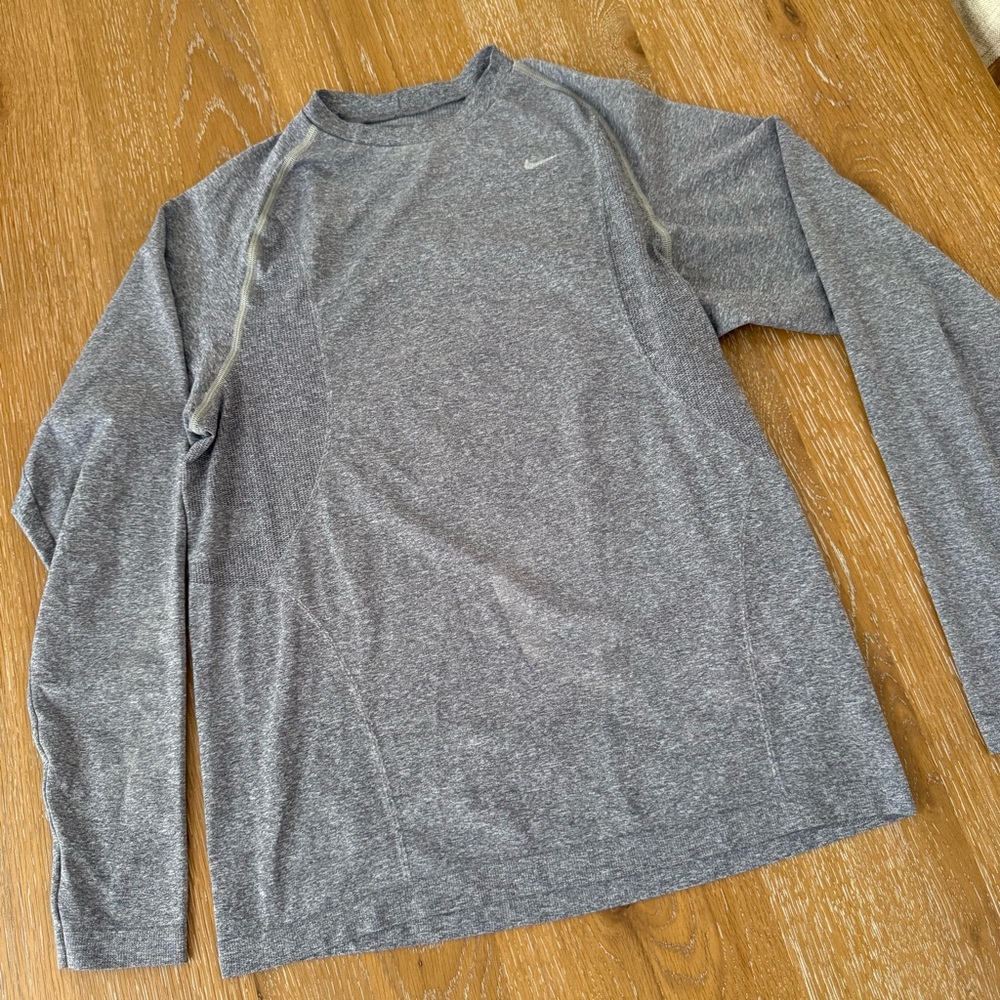 Nike Heather Gray Long Sleeves Active Top size S